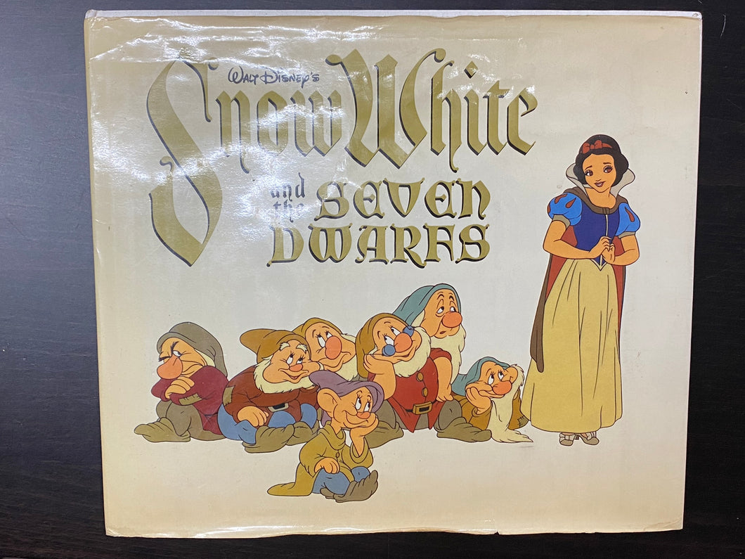 Walt Disney's Snow White and the Seven Dwarfs (Studio Book)